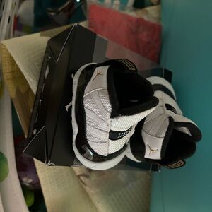Size 2c but the black & Whitt pair is size 1c bundle deal